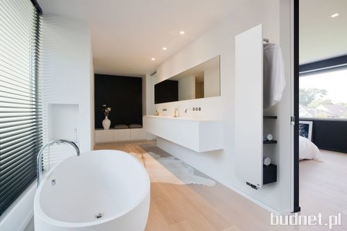 NIVA Bath